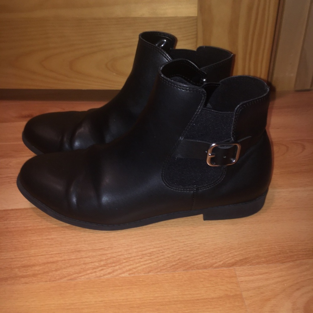 Black cute boots